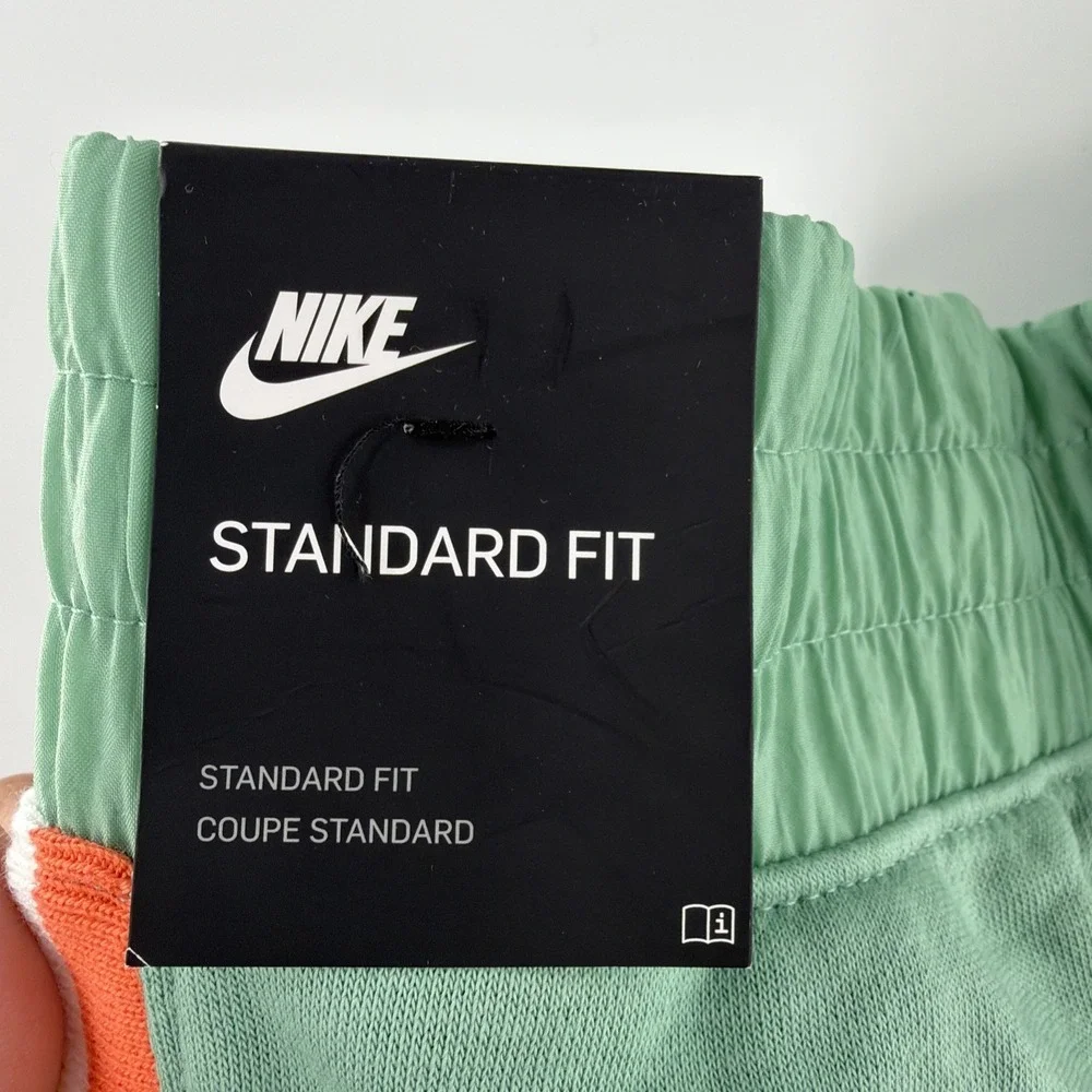 Nike‎ Sportswear Girls Heritage Shorts Jade Medium NWT Running Athletic